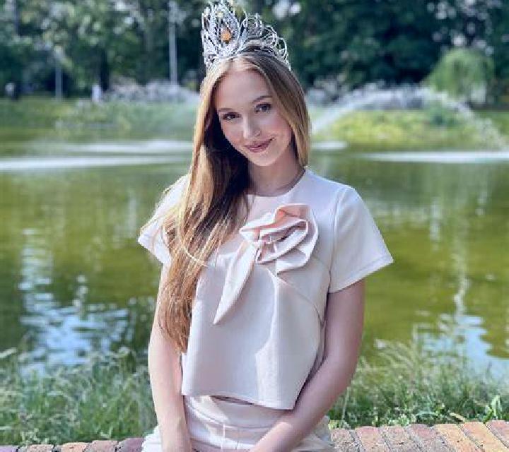 Aitana, 30, acompañante rubia platino de ojos oscuros y etnia caribeña basada en Sumdo. Ofrece Masaje, Hasta el final (CIM), Parejas, Striptease, Griego (ana...