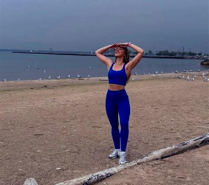 Alba, 33, acompañante pelirroja de ojos avellana y etnia europea basada en Jiekou. Ofrece Masaje, Striptease, Fetiche, Tríos / dúos. Disponible en domicilio ...