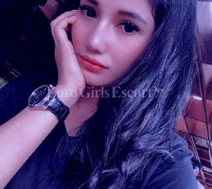 Alejandra, 24, acompañante morena de ojos azules y etnia oriente medio basada en Brateiu. Ofrece Juego de roles, Tantra, GFE (Experiencia de novia). Disponib...