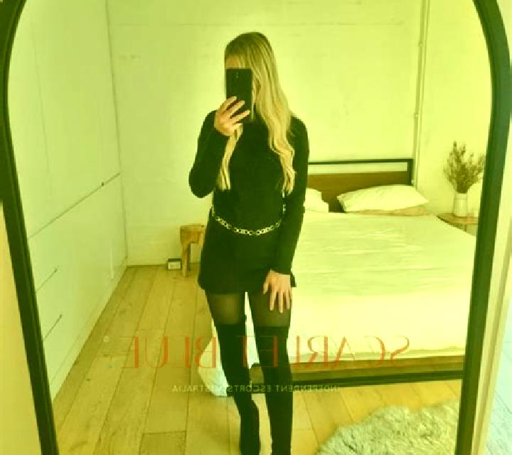 Alejandra, 24, acompañante rubia platino de ojos ámbar y etnia india basada en Nuvolera. Ofrece Experiencia de novia, Griego (anal), Tríos / dúos. Disponible...