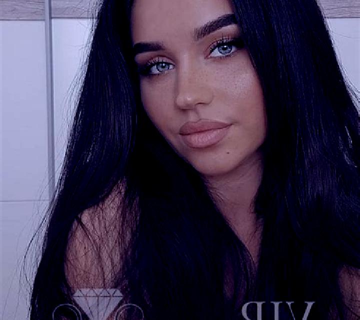 Andrea, 23, acompañante pelirroja de ojos azules y etnia asiática basada en Roverbella. Ofrece Noche completa, Chica de fiesta, Masaje erótico, Acompañante d...