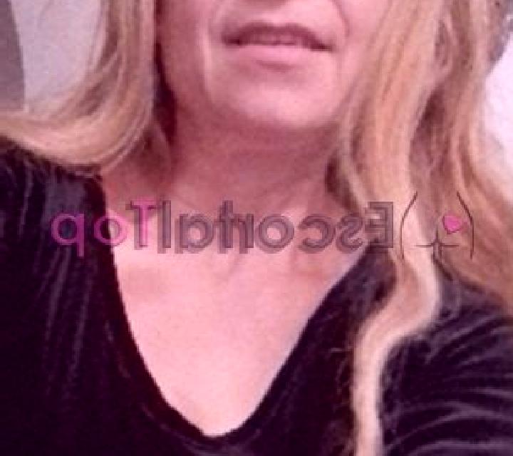Andrea, 26, acompañante pelirroja de ojos marrones y etnia mediterránea basada en Silindru. Ofrece GFE (Experiencia de novia), Francés natural, BDSM, Tríos /...