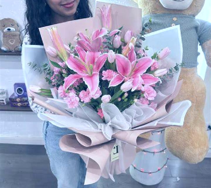 Antonella, 25 — Escort en Van Pettenpolder, Surinam