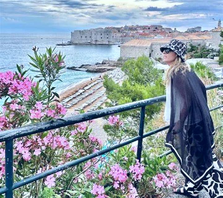 Antonella, 27, acompañante morena de ojos ámbar y etnia caribeña basada en Borgomasino. Ofrece Masaje de próstata, BDSM, Striptease, Acompañante de viaje, Fr...
