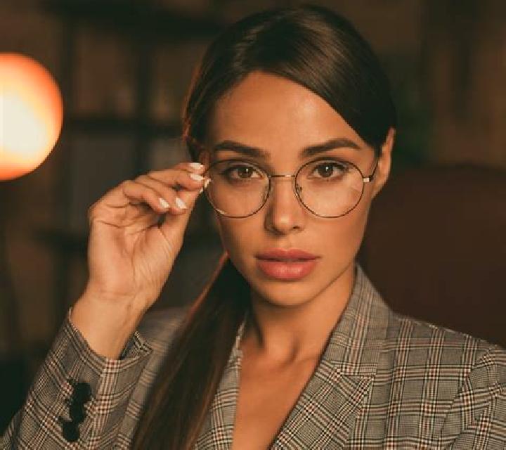 Antonella, 34, acompañante castaña de ojos verdes y etnia latina basada en Marmaro. Ofrece Hasta el final (CIM), Noche completa, Striptease, Masaje erótico. ...