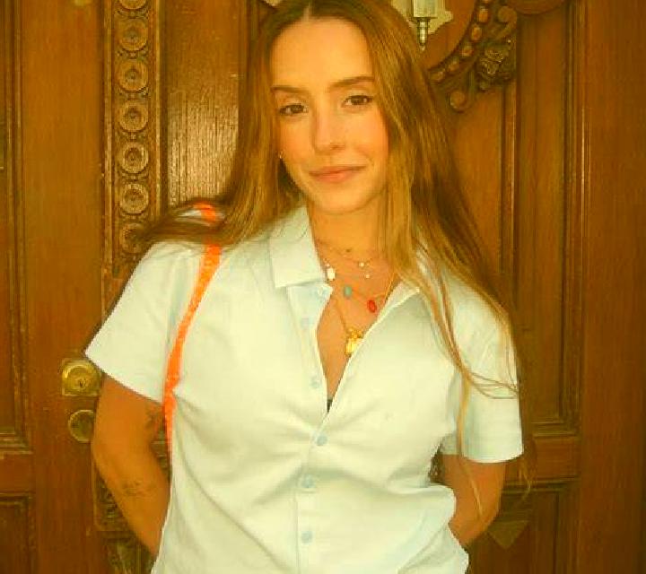 Antonella, 36, acompañante castaño claro de ojos ámbar y etnia latina basada en Ciritei. Ofrece Striptease, Dominación, Masaje de próstata, Griego (anal). Di...