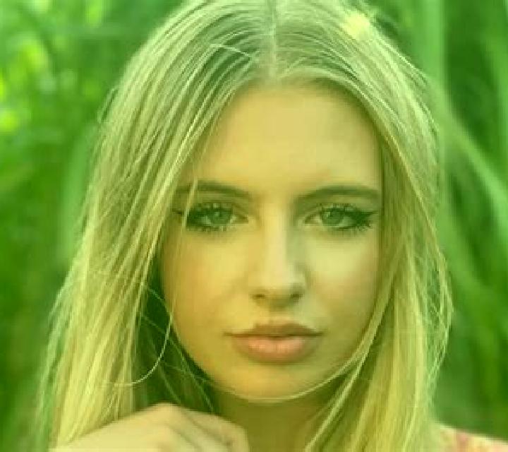 Aurora, 24 — Escort en Laveyron, Francia