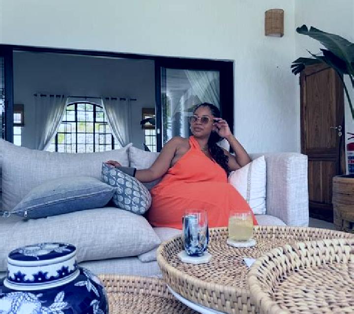 Blanca, 39, acompañante negra de ojos verdes y etnia negra basada en Aekakpheap. Ofrece Chica de fiesta, 69, Beso francés profundo, Masaje. Disponible en dom...