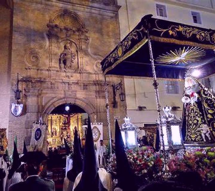 Carmen, 30, acompañante rubia platino de ojos avellana y etnia oriente medio basada en Duze. Ofrece Tríos / dúos, Acompañante de viaje, Masaje erótico. Dispo...