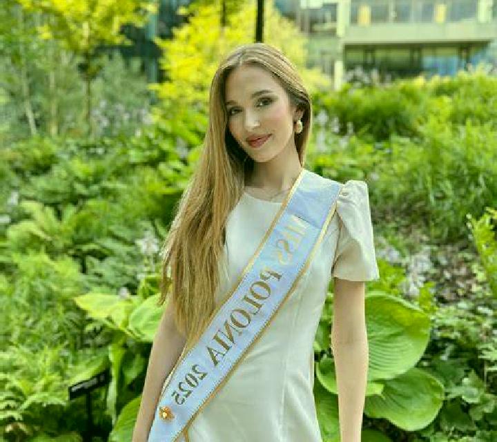 Cielo, 20, acompañante pelirroja de ojos verdes y etnia asiática basada en Drinic. Ofrece Hasta el final (CIM), Francés natural, Cita de cena, Experiencia de...