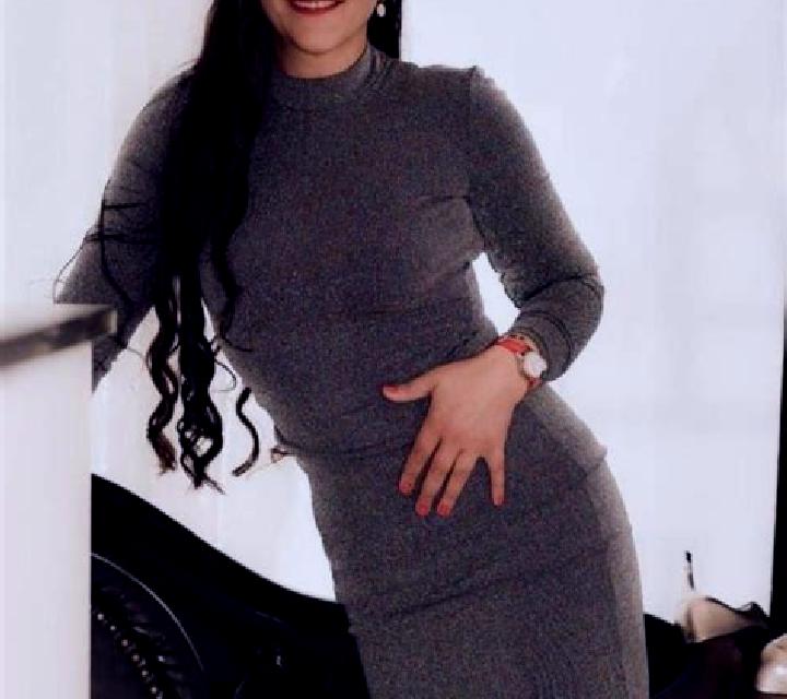 Cristina, 33, acompañante rubia platino de ojos avellana y etnia india basada en Darque. Ofrece Parejas, Tríos / dúos, Juego de roles, Tantra. Disponible en ...