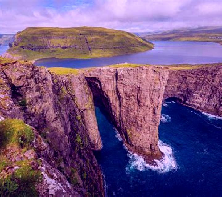 Daniela, 31, acompañante castaña de ojos verdes y etnia europea basada en Annavoelgy. Ofrece Juego de roles, Masaje, Chica de fiesta, Dominación, Tríos / dúo...