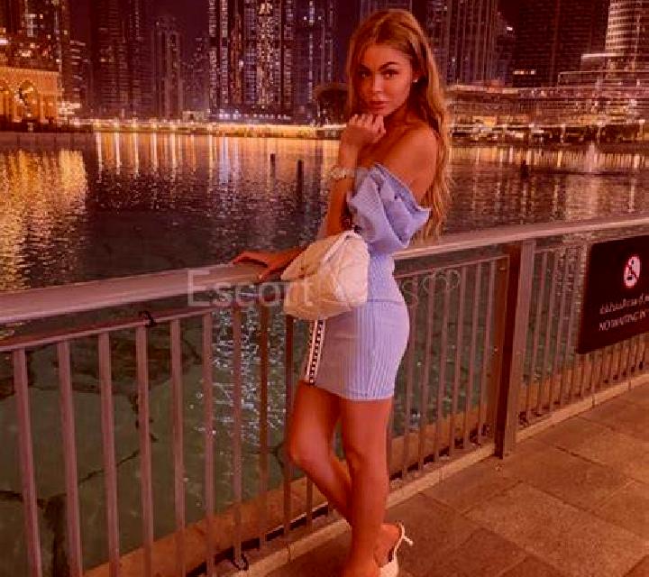 Daniela, 39 — Escort en Poule-les-Echarmeaux, Francia