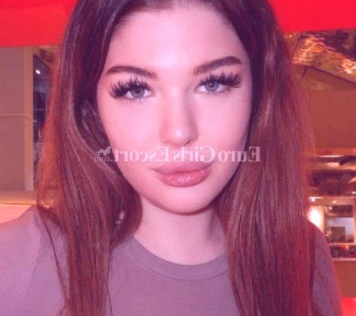 Elena, 35, acompañante castaña de ojos avellana y etnia india basada en Beauly. Ofrece Juego de roles, BDSM, Hasta el final (CIM). Disponible en domicilio y ...