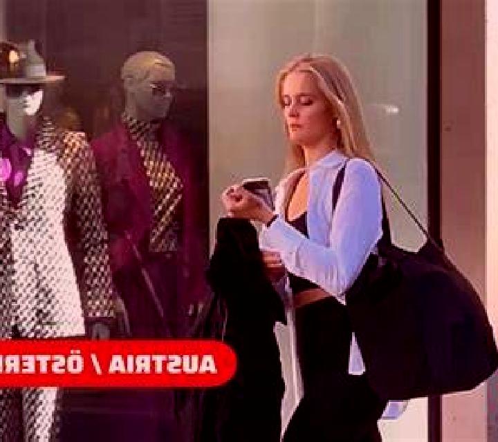 Giulia, 20, acompañante rubia platino de ojos grises y etnia negra basada en Lagedi. Ofrece Masaje, Tantra, BDSM, Cita de cena. Disponible en domicilio y vis...