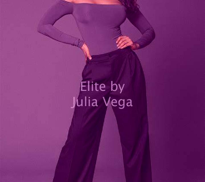 Giulia, 23, acompañante castaña de ojos avellana y etnia caribeña basada en Kenwood. Ofrece Juego de roles, Masaje, Francés natural, Dominación. Disponible e...