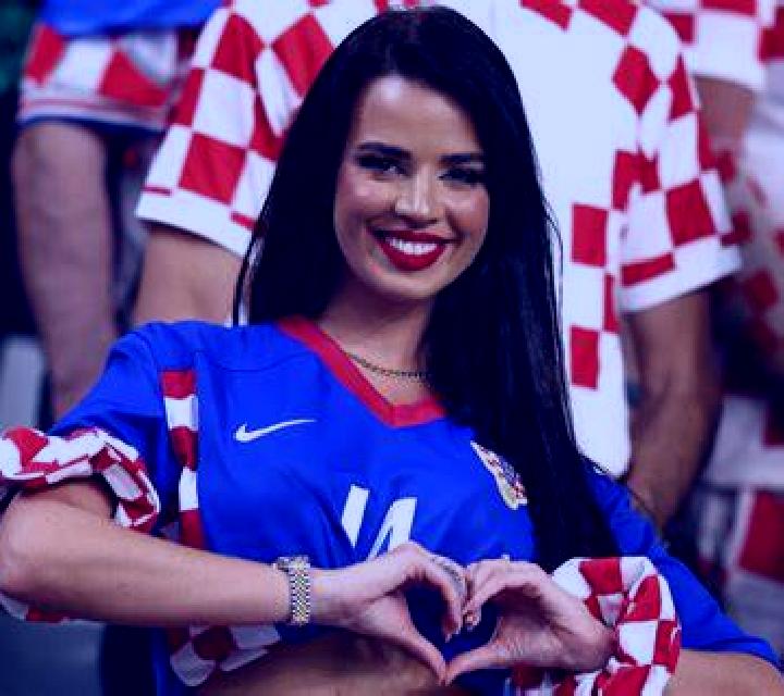 Giulia, 23, acompañante rubia de ojos marrones y etnia oriente medio basada en Populina. Ofrece Masaje de próstata, Parejas, Masaje erótico, 69, Juego de rol...