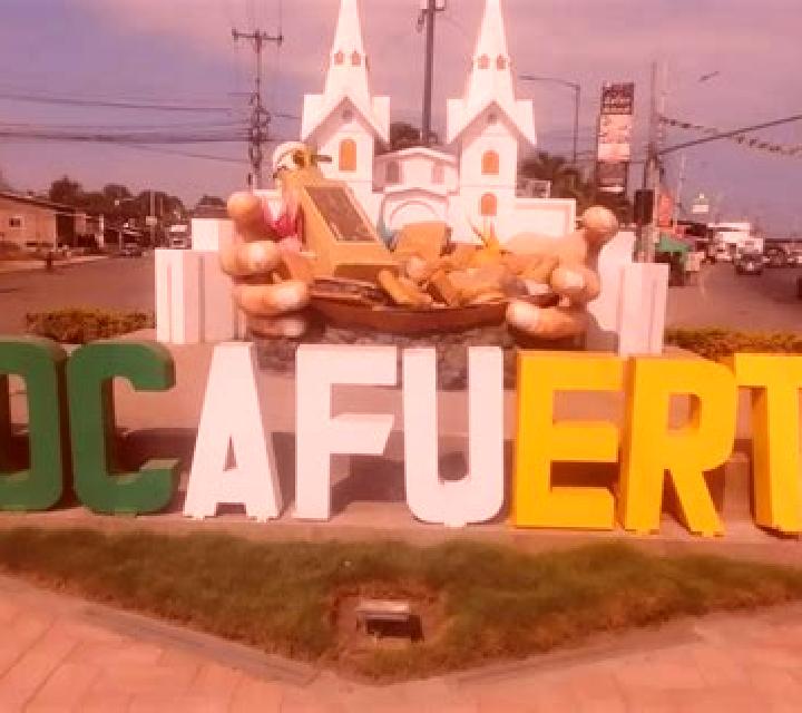 Giulia, 29, acompañante castaña de ojos verdes y etnia oriente medio basada en Mala Morava. Ofrece Griego (anal), Masaje, Hasta el final (CIM), Dominación. D...