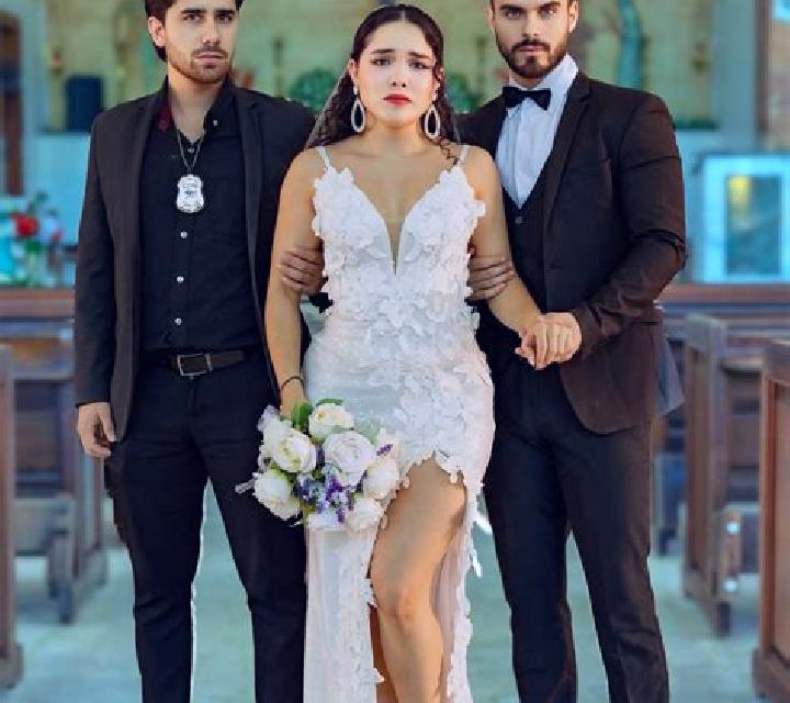 Jade, 23, acompañante morena de ojos oscuros y etnia asiática basada en Dimovo. Ofrece Griego (anal), Tantra, Tríos / dúos, Parejas. Disponible en domicilio ...
