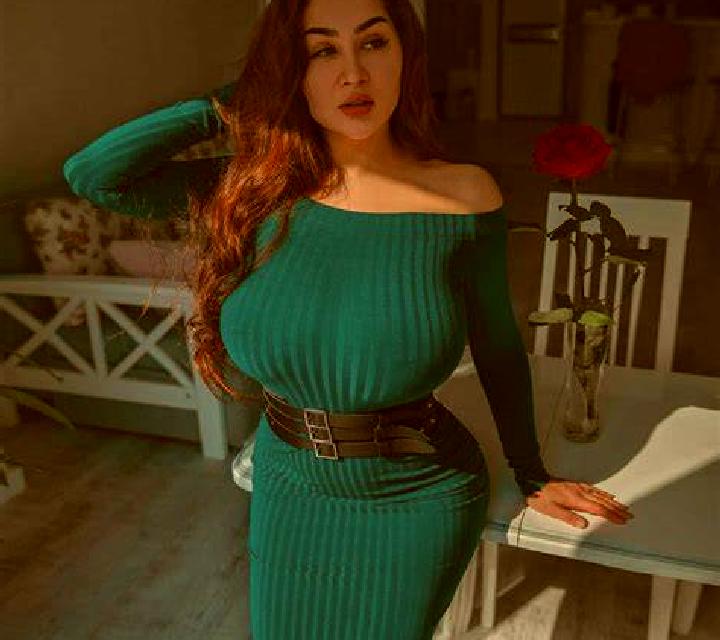 Julia, 20, acompañante castaño claro de ojos ámbar y etnia latina basada en Ziqim. Ofrece Striptease, Beso francés profundo, Griego (anal). Disponible en dom...