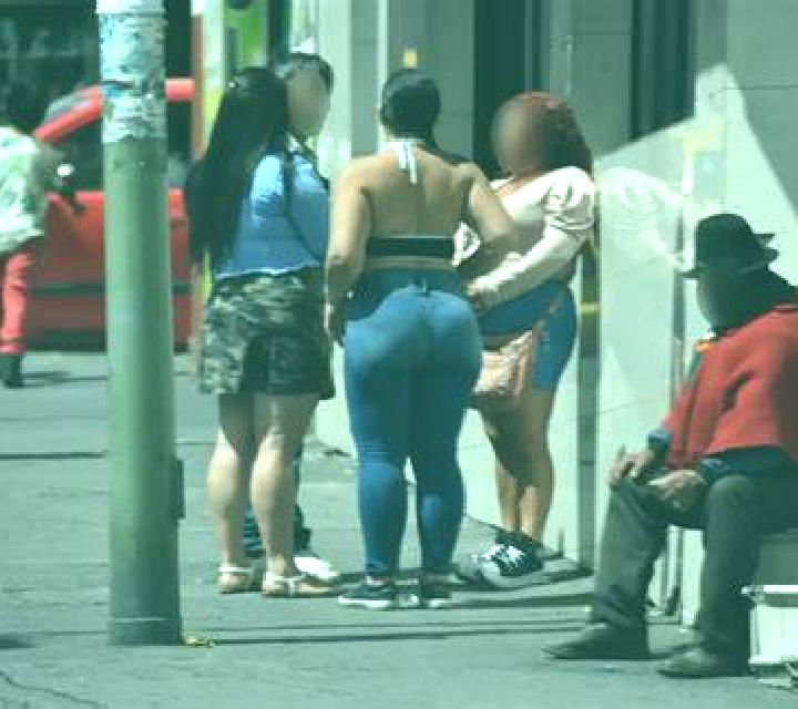 Julia, 31, acompañante morena de ojos verdes y etnia negra basada en Ketangi. Ofrece Chica de fiesta, Juego de roles, BDSM. Disponible en domicilio y visita,...
