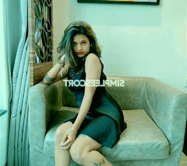 Julia, 32, acompañante morena de ojos avellana y etnia oriente medio basada en Parungponteng. Ofrece BDSM, Beso francés profundo, GFE (Experiencia de novia),...