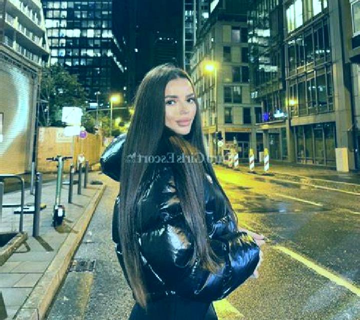 Laia, 35, acompañante rubia platino de ojos ámbar y etnia negra basada en Boran-sur-Oise. Ofrece 69, Masaje, Beso francés profundo, Tríos / dúos. Disponible ...