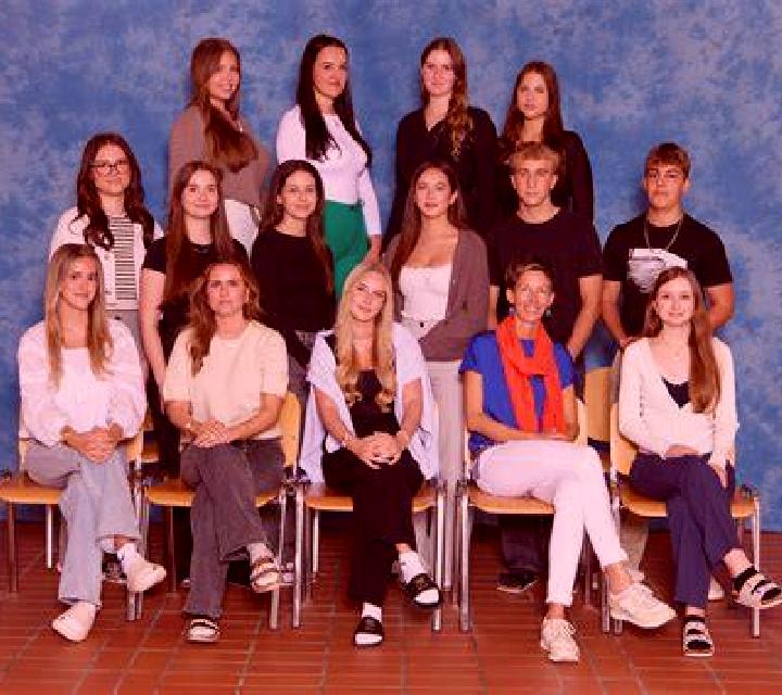 Laia, 38, acompañante pelirroja de ojos ámbar y etnia mediterránea basada en Dobrota. Ofrece GFE (Experiencia de novia), Francés natural, Noche completa. Dis...