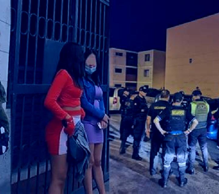 Lola, 32, acompañante rubia de ojos grises y etnia oriente medio basada en Lesa. Ofrece Chica de fiesta, Acompañante de viaje, Tríos / dúos. Disponible en do...