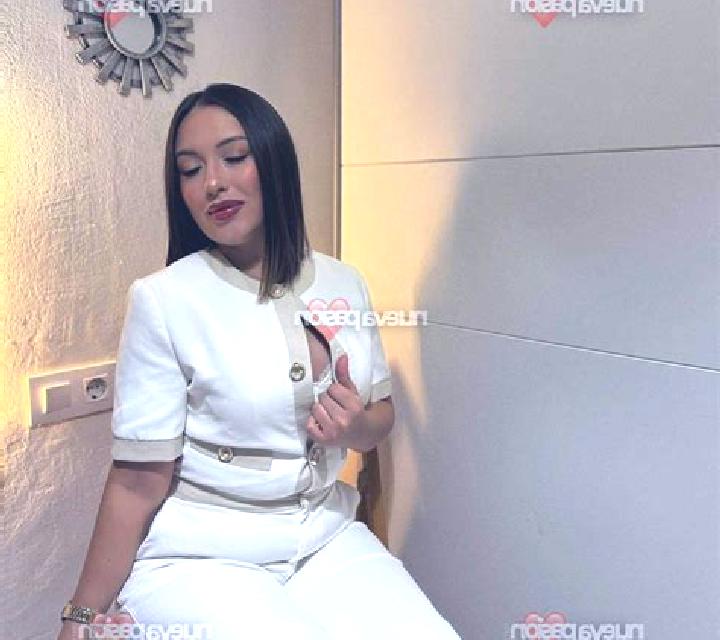 Lucía, 22, acompañante pelirroja de ojos azules y etnia mezcla basada en Beiwu. Ofrece Masaje erótico, Tantra, Tríos / dúos. Disponible en domicilio y visita...