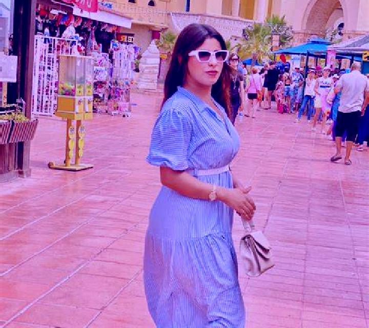 Luna, 24, acompañante morena de ojos grises y etnia mezcla basada en Elze. Ofrece Juego de roles, Acompañante de viaje. Disponible en domicilio y visita, res...
