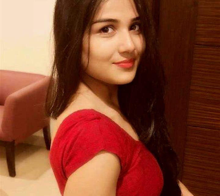 Luna, 25, acompañante castaña de ojos avellana y etnia india basada en Sorell. Ofrece Dominación, Noche completa, Cita de cena. Disponible en domicilio y vis...