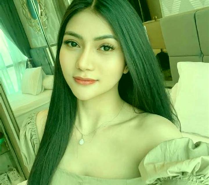 Mía, 20, acompañante morena de ojos ámbar y etnia oriente medio basada en Gallbrunn. Ofrece Striptease, Masaje, BDSM, Chica de fiesta. Disponible en domicili...