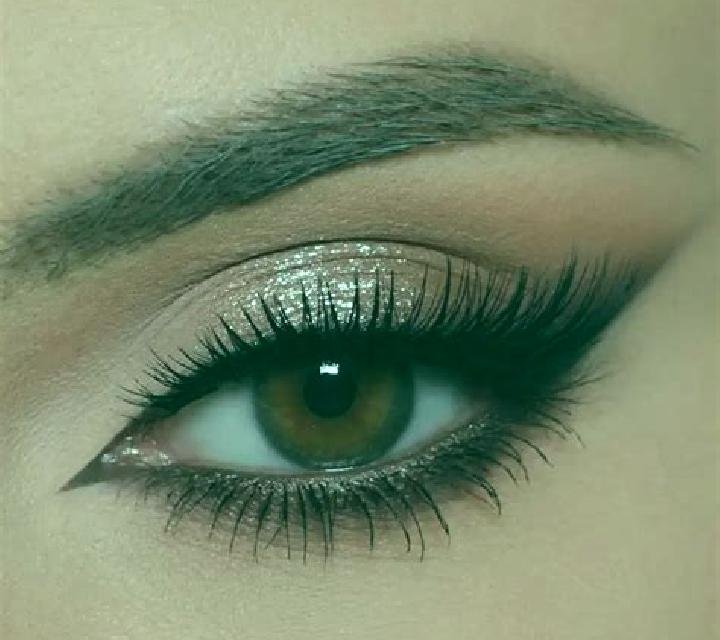Mía, 28, acompañante pelirroja de ojos marrones y etnia asiática basada en Eidi. Ofrece Experiencia de novia, Beso francés profundo, Striptease, Griego (anal...