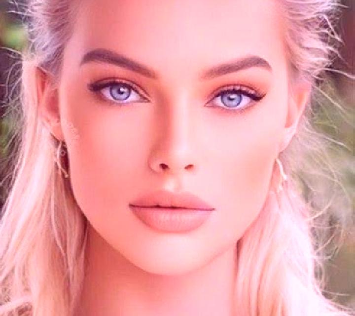 Mariana, 25, acompañante castaña de ojos azules y etnia mezcla basada en San Francisco. Ofrece Francés natural, Griego (anal), Beso francés profundo, Hasta e...
