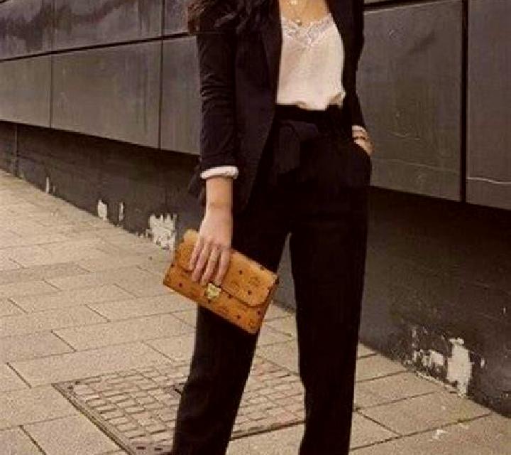 Mariana, 35, acompañante negra de ojos oscuros y etnia oriente medio basada en Koszalin. Ofrece Beso francés profundo, Hasta el final (CIM), Striptease, Tant...