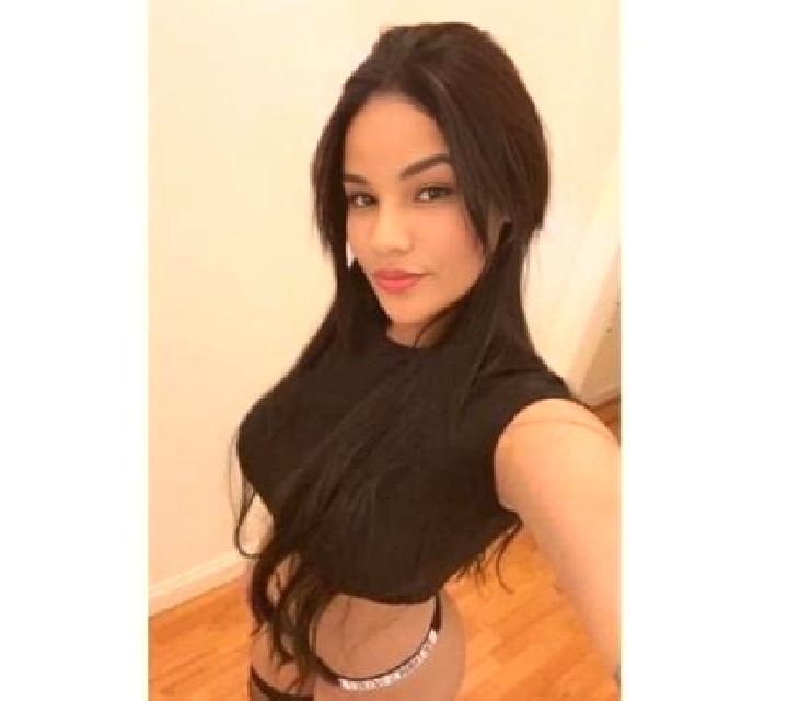Marta, 28, acompañante rubia platino de ojos grises y etnia europea basada en Ituni. Ofrece Parejas, Cita de cena, Tríos / dúos. Disponible en domicilio y vi...