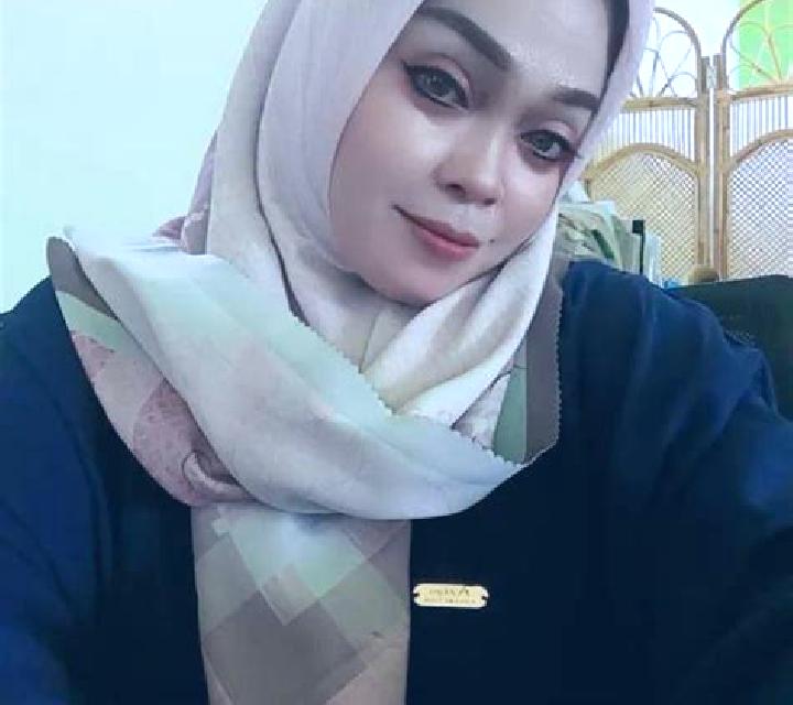 Martina, 27, acompañante pelirroja de ojos marrones y etnia oriente medio basada en San Agustin. Ofrece BDSM, Masaje erótico, Tríos / dúos, Chica de fiesta, ...