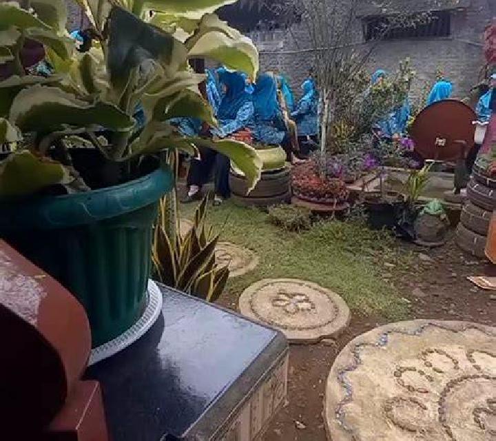 Mora, 20, acompañante castaña de ojos verdes y etnia caucásica basada en Szomod. Ofrece Tantra, Parejas, Hasta el final (CIM), Griego (anal). Disponible en d...