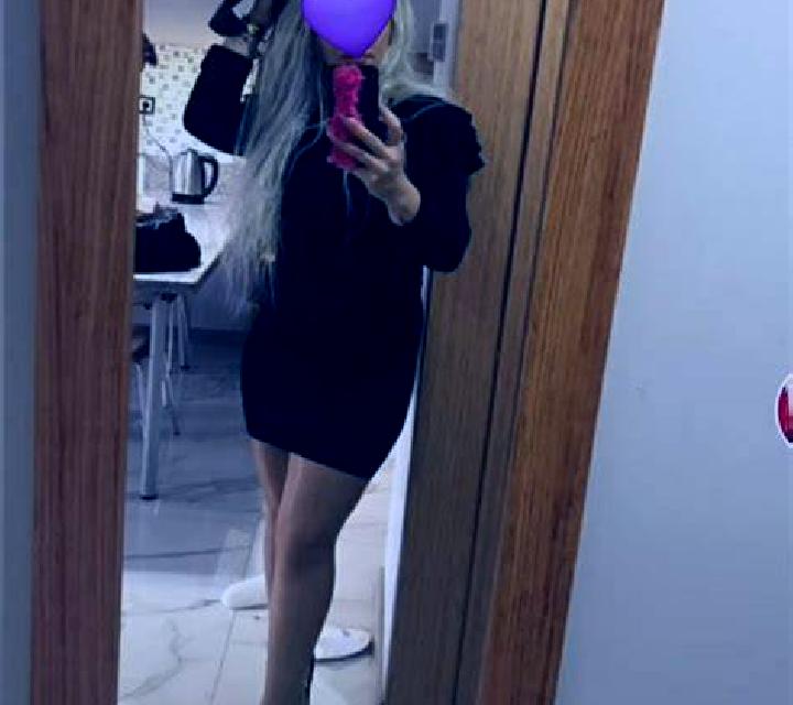 Mora, 25 — Escort en Les Fourgs, Francia
