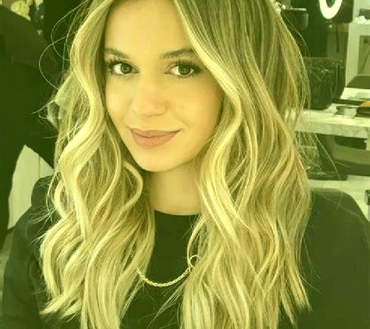 Natalia, 35, acompañante rubia platino de ojos azules y etnia eslava basada en Tonsupa. Ofrece Masaje, Experiencia de novia, Noche completa, Chica de fiesta,...