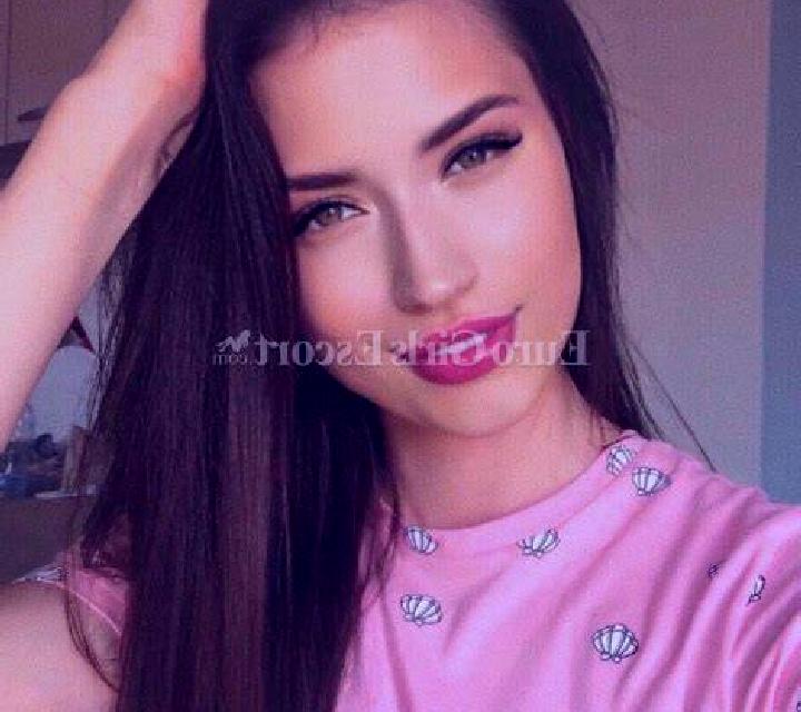 Ángela, 31, acompañante rubia de ojos oscuros y etnia caribeña basada en Ouesso. Ofrece Tantra, Parejas, Beso francés profundo, Hasta el final (CIM), Masaje....