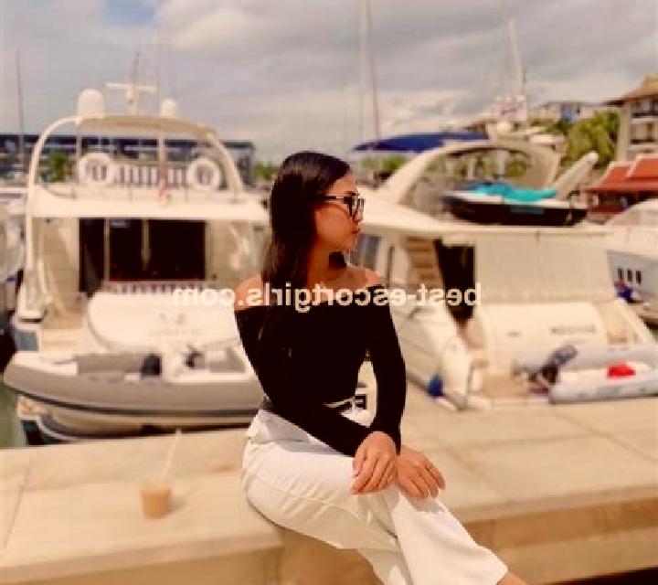 Noa, 22 — Escort en Khaira, India