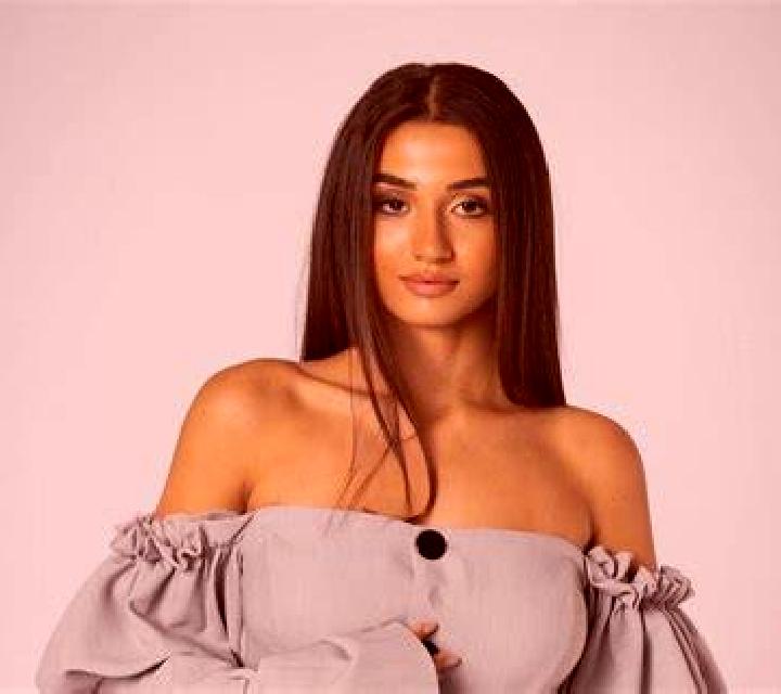 Noa, 24 — Escort en Bodhan, India