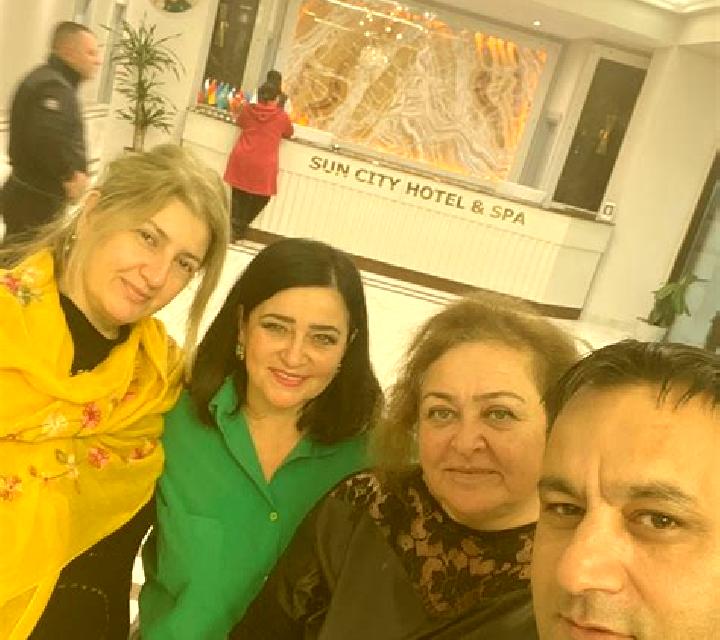Noa, 38, acompañante rubia de ojos verdes y etnia oriente medio basada en Hoghiz. Ofrece Chica de fiesta, Hasta el final (CIM), Experiencia de novia. Disponi...