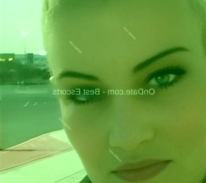 Noelia, 25, acompañante castaño claro de ojos oscuros y etnia oriente medio basada en Vence. Ofrece Acompañante de viaje, Hasta el final (CIM), Francés natur...