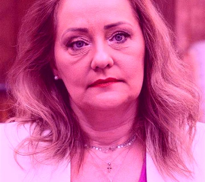 Nora, 31, acompañante rubia platino de ojos oscuros y etnia oriente medio basada en Kozhva. Ofrece Masaje, Masaje erótico, BDSM. Disponible en domicilio y vi...