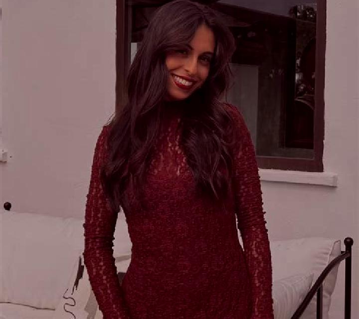 Nora, 34, acompañante pelirroja de ojos verdes y etnia oriente medio basada en Chaunaca. Ofrece Striptease, Acompañante de viaje, Tríos / dúos. Disponible en...