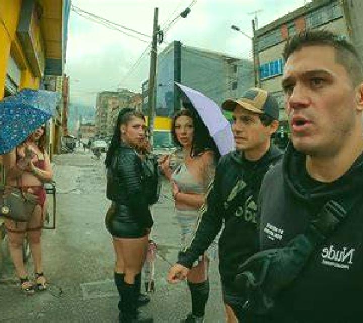 Paula, 25, acompañante pelirroja de ojos verdes y etnia caribeña basada en Rock Forest. Ofrece Chica de fiesta, GFE (Experiencia de novia), Striptease, Parej...