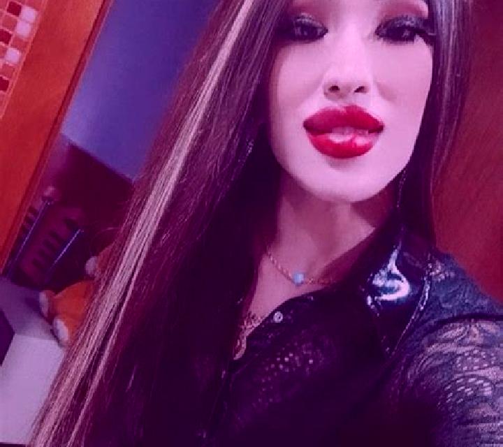Renata, 29, acompañante pelirroja de ojos verdes y etnia india basada en Big Beaver. Ofrece Tantra, Juego de roles, Hasta el final (CIM). Disponible en domic...